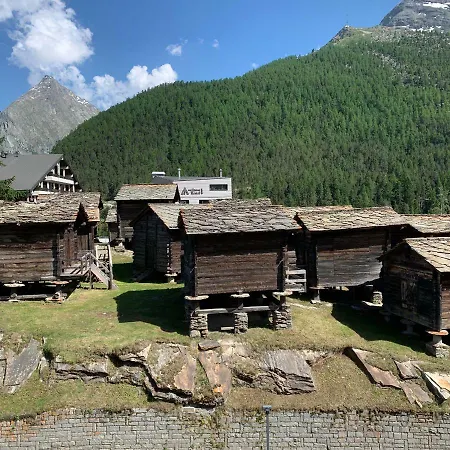In Chalet Frohsinn, Central Saasfee * Saas Fee